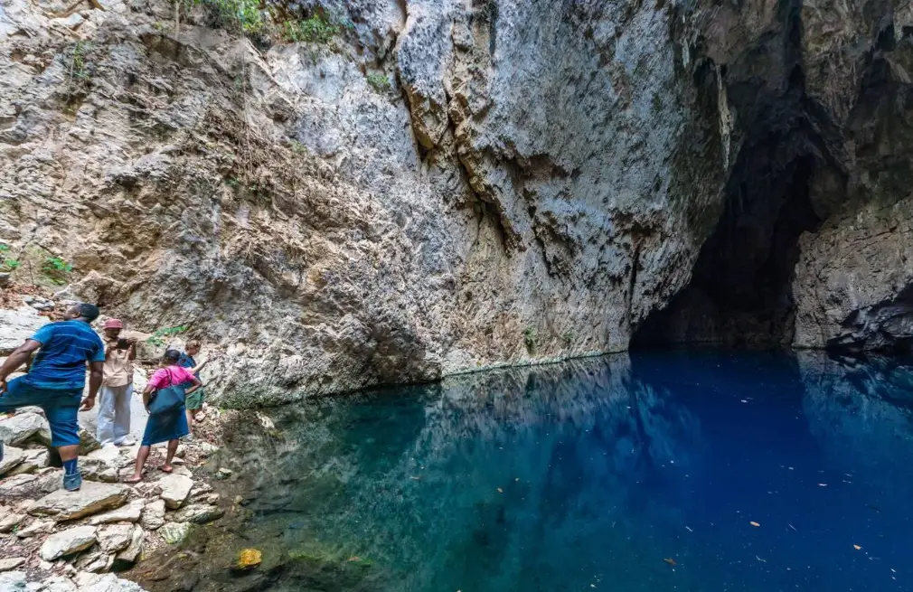 Chinhoi caves
